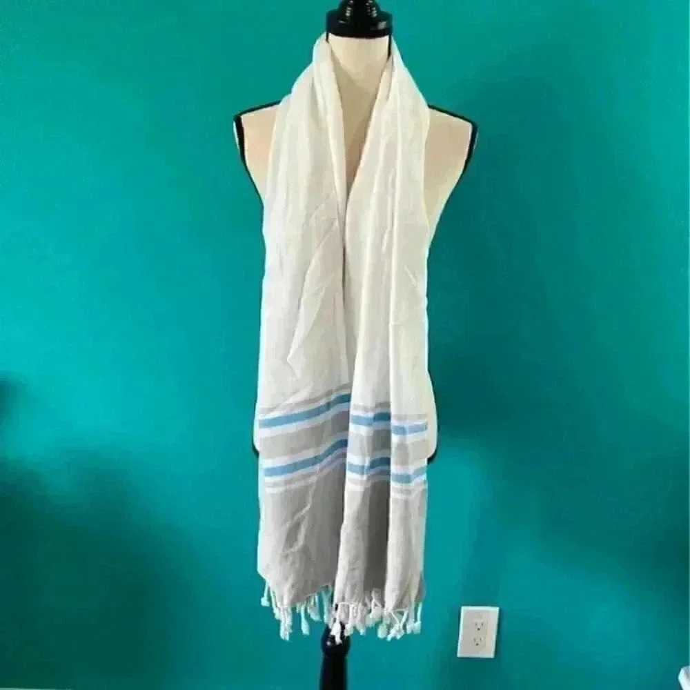 ⭐️ Terry town white and blue scarf